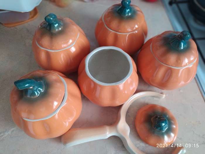 Фотография покупателя товара Набор для жаркого "Тыква", цвет оранжевый, 5 предметов: 4 горшка 0.8 л, рогач