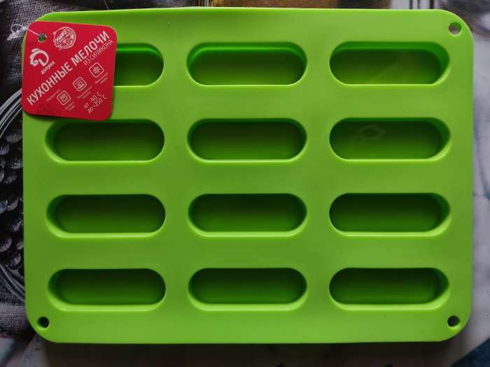 Фотография покупателя товара Форма для выпечки Доляна «Сладости.Эклер», силикон, 28×21×1 см, 12 ячеек (7.6×2.7×1 см), МИКС - Фото 1