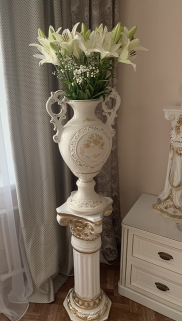 Фотография покупателя товара Ваза керамическая "Мономах", напольная, цветы, цвет белый, золотистая деколь, 62 см - Фото 1