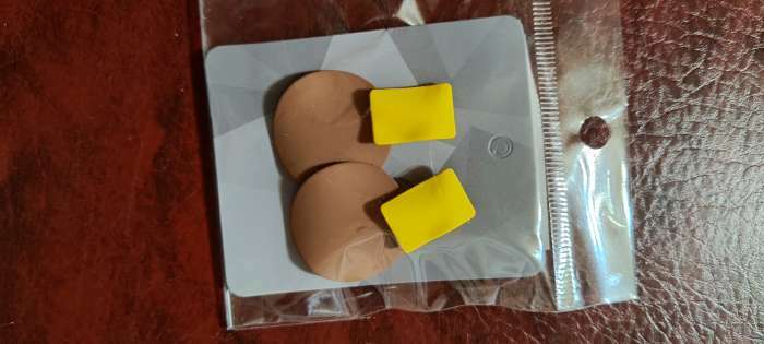 Фотография покупателя товара Серьги металл «Яркость» геометрия, цвет жёлто-зелёный - Фото 3