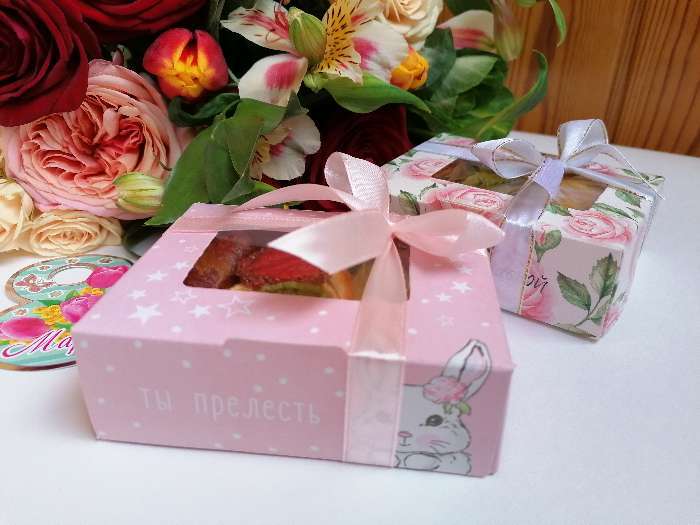 Фотография покупателя товара Кондитерская упаковка, коробка с ламинацией «Ты прелесть», 10 х 8 х 3.5 см - Фото 2