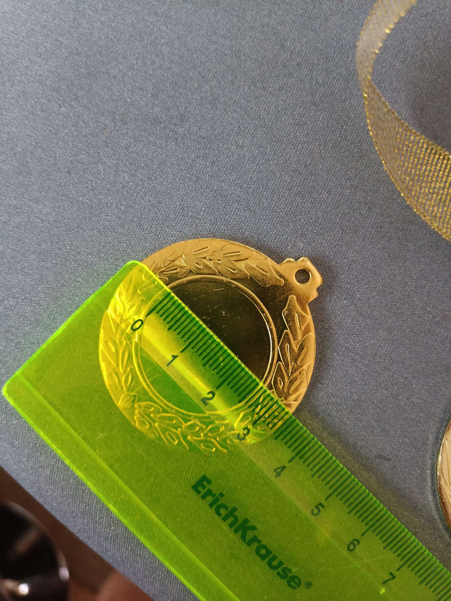 Фотография покупателя товара Медаль под нанесение 037 диам 4,5 см. Цвет зол. Без ленты - Фото 4