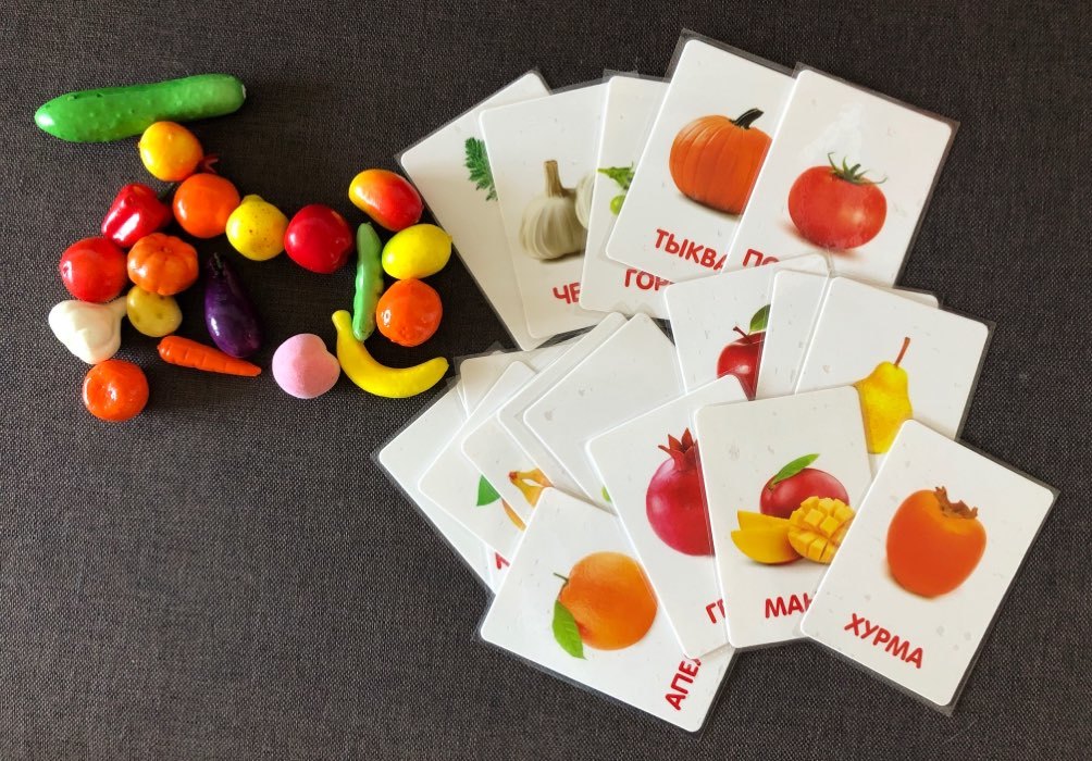 Фотография покупателя товара Обучающий набор по методике Г. Домана «Фрукты»: 10 карточек + 10 фруктов, счётный материал, МИКС - Фото 3