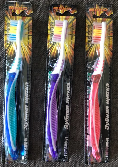 Фотография покупателя товара Зубная щётка, двухкомпонентная ручка с резиновыми вставками, средняя жёсткость, микс - Фото 2