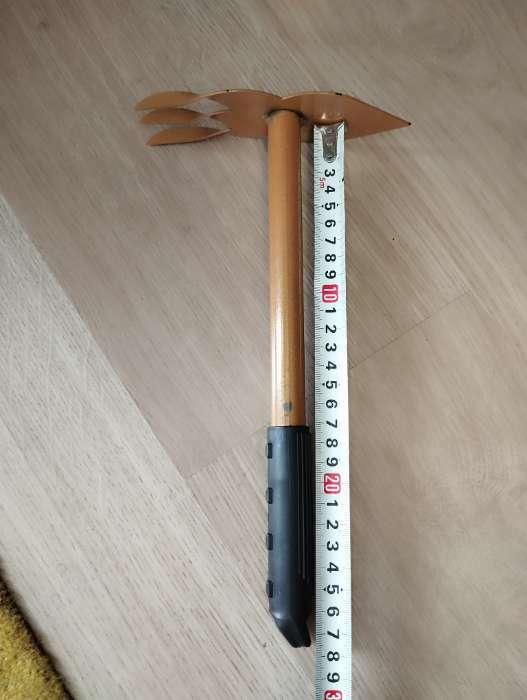 Фотография покупателя товара Мотыжка комбинированная, длина 35 см, пластиковая ручка, цвет МИКС