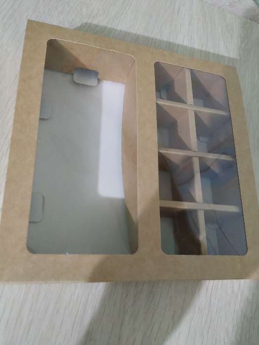 Фотография покупателя товара Коробка под 8 конфет + шоколад, с окном, алая, 17,7 х 17,85 х 3,85 см - Фото 29