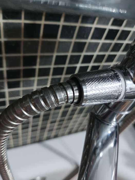 Фотография покупателя товара Душевой шланг ZEIN Z46PS, 150 см, цинковые гайки 1/2", пластиковые втулки, нержавеющая сталь, Имп/Имп - Фото 3