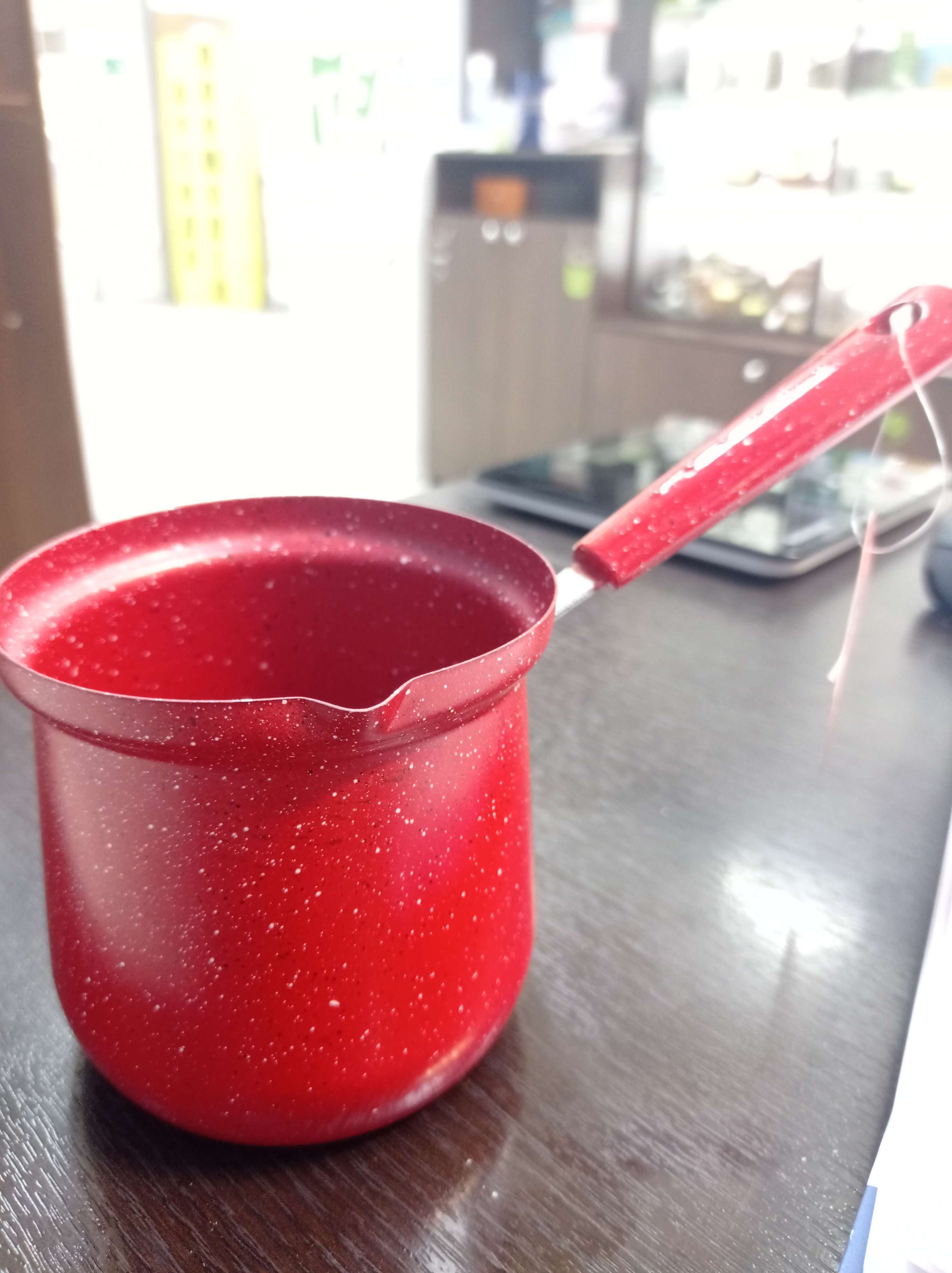 Фотография покупателя товара Турка Доляна «Мрамор рэд», 500 мл, d=9 см, пластиковая ручка, антипригарное покрытие, индукция, цвет красный