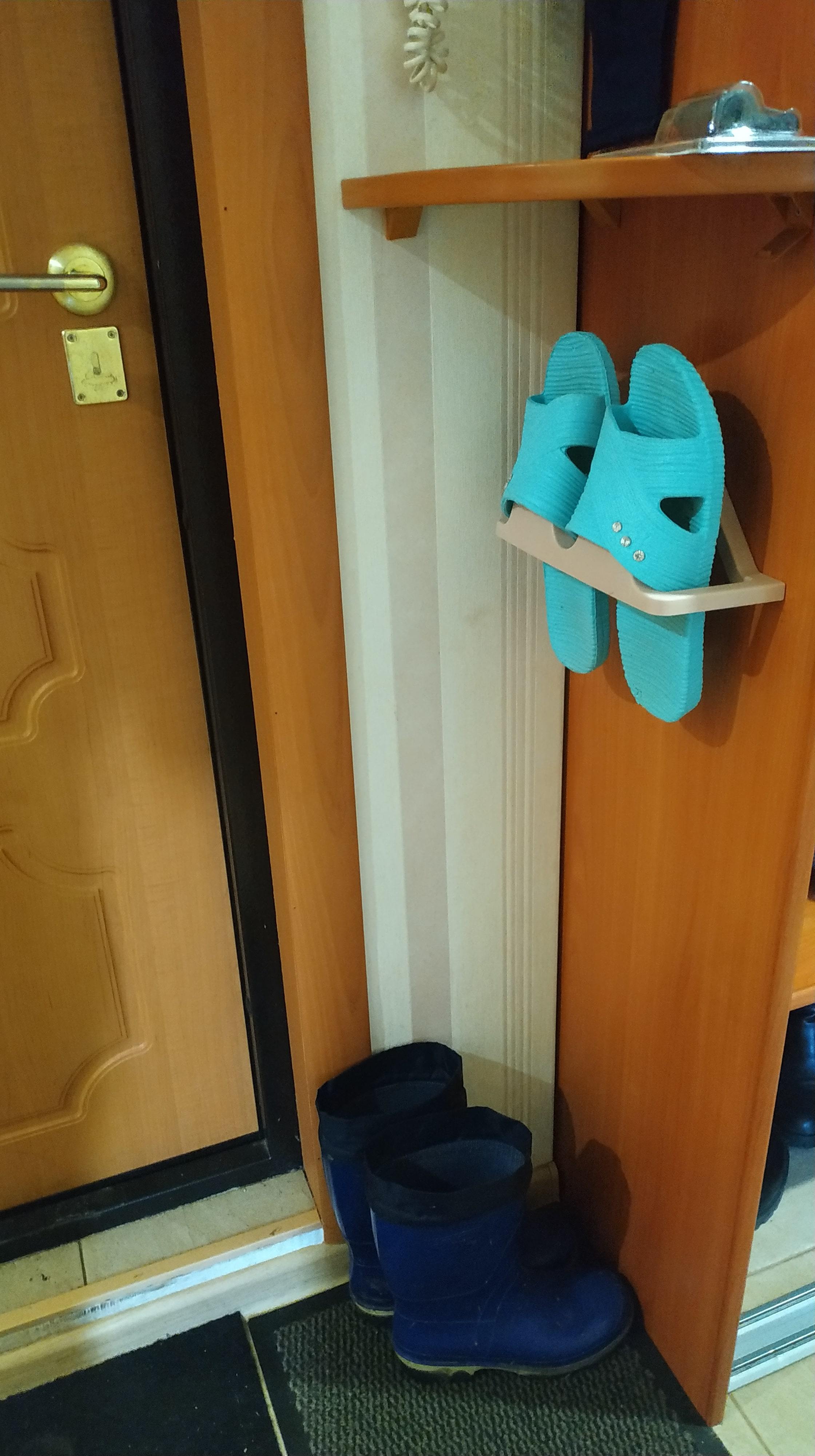 Фотография покупателя товара Подставка для хранения обуви настенная, 24×11,5×10 см цвет голубой - Фото 1