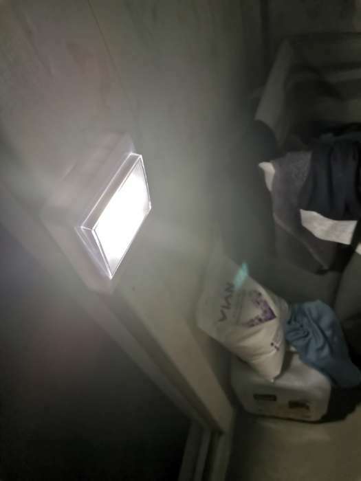 Фотография покупателя товара Фонарь-светильник "Мастер К", 3 Вт, COB, 3 ААА, магнит, клейкая основа, 8.6 х 3 см