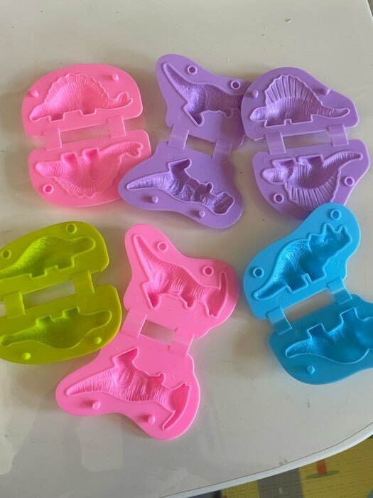 Фотография покупателя товара Набор для игры с пластилином «Мир динозавров», 6 баночек с пластилином, в пакете - Фото 2
