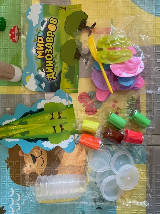 Фотография покупателя товара Набор для игры с пластилином «Мир динозавров», 6 баночек с пластилином, в пакете - Фото 1