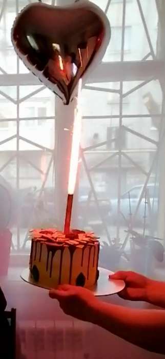 Фотография покупателя товара Свечи фонтаны для торта "Неон", 17,5 см, 60 секунд, цветное пламя, 4 шт - Фото 2
