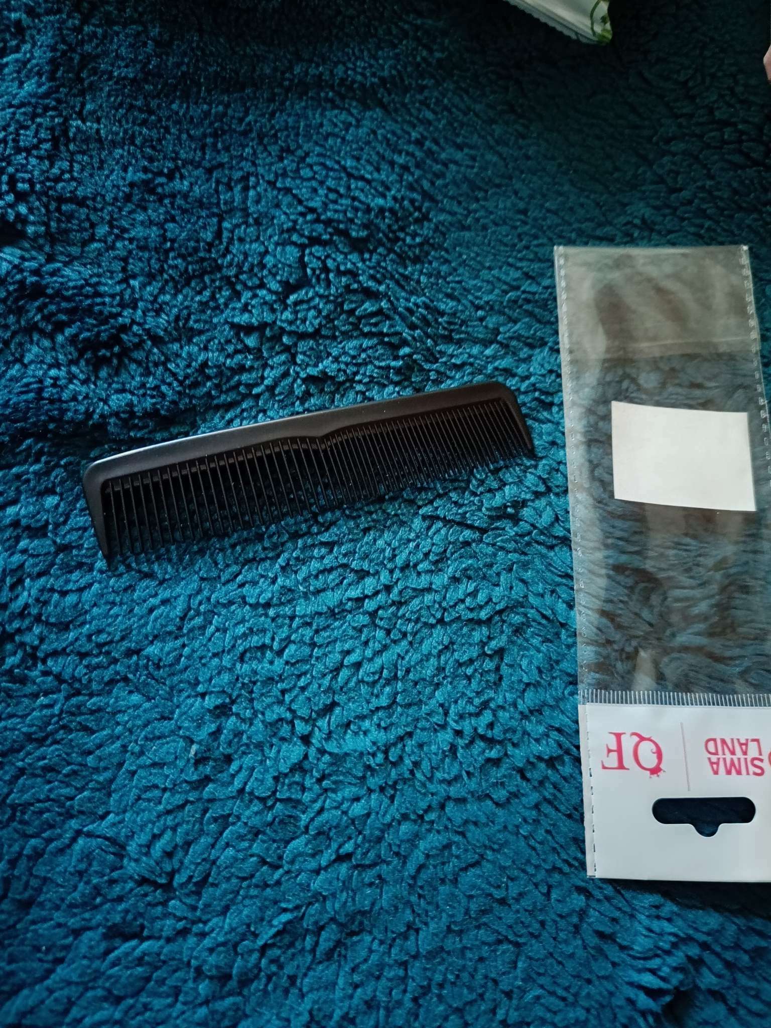 Фотография покупателя товара Расчёска комбинированная, 12,5 × 2,5 см, цвет чёрный - Фото 3