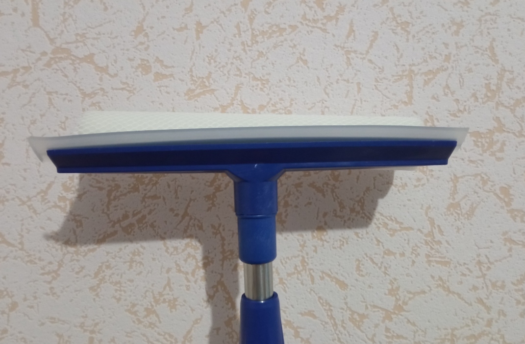 Фотография покупателя товара УЦЕНКА Окномойка с телескопической стальной ручкой и сгоном Доляна, 20×8×46(76) см, поролон - Фото 1