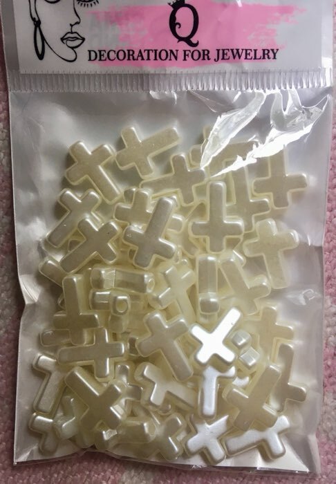 Фотография покупателя товара Бусины пластиковые «Крест», набор 50 шт.,1,2×1,6×0,5 см, цвет белый - Фото 1