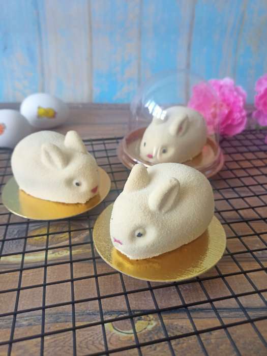 Фотография покупателя товара Форма для муссовых десертов и выпечки KONFINETTA «Кролик», силикон, 29×17,2×4,3 см, 6 ячеек (8,5×5,5), цвет белый - Фото 1