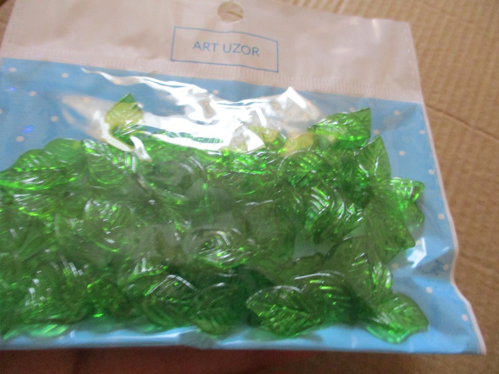 Фотография покупателя товара Декор для творчества пластик "Зелёный листик" набор  80 шт 1,4х0,8 см