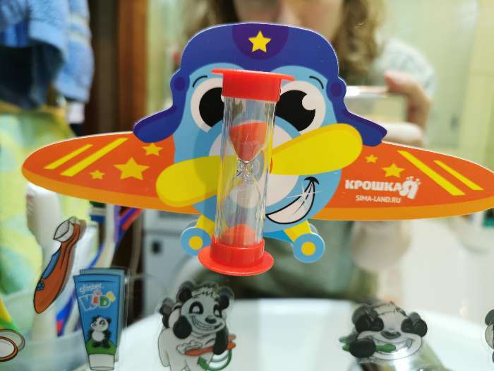 Фотография покупателя товара Песочные часы детские для чистки зубов на присоске «Самолётик», 3 минуты, виды МИКС