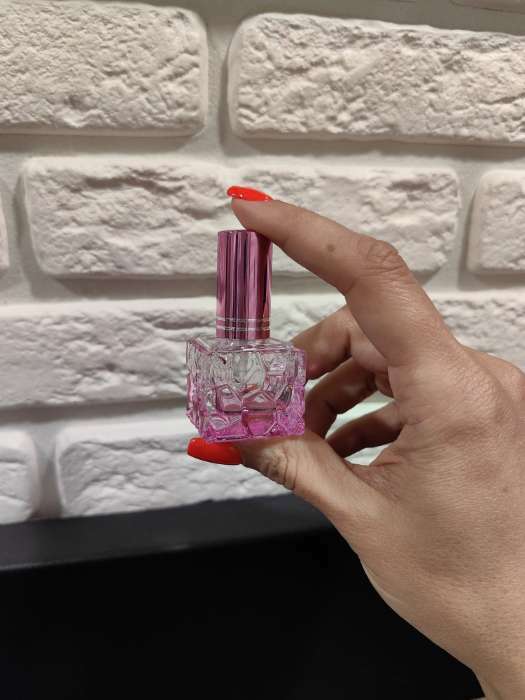 Фотография покупателя товара Флакон стеклянный для парфюма «Relief», с распылителем, 8 мл, цвет МИКС - Фото 2