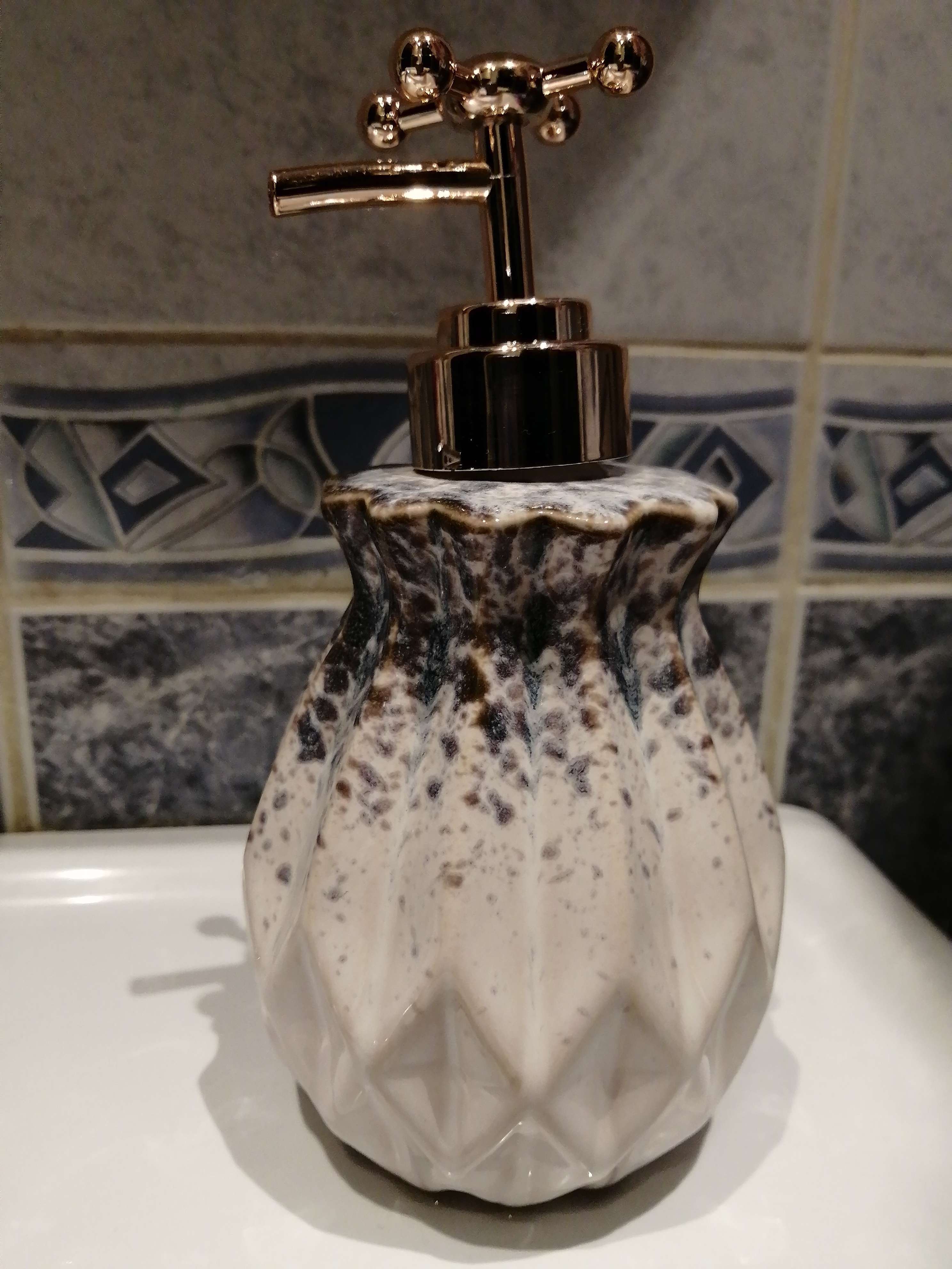 Фотография покупателя товара Дозатор для жидкого мыла Доляна«Лолита», 300 мл, цвет серый - Фото 2