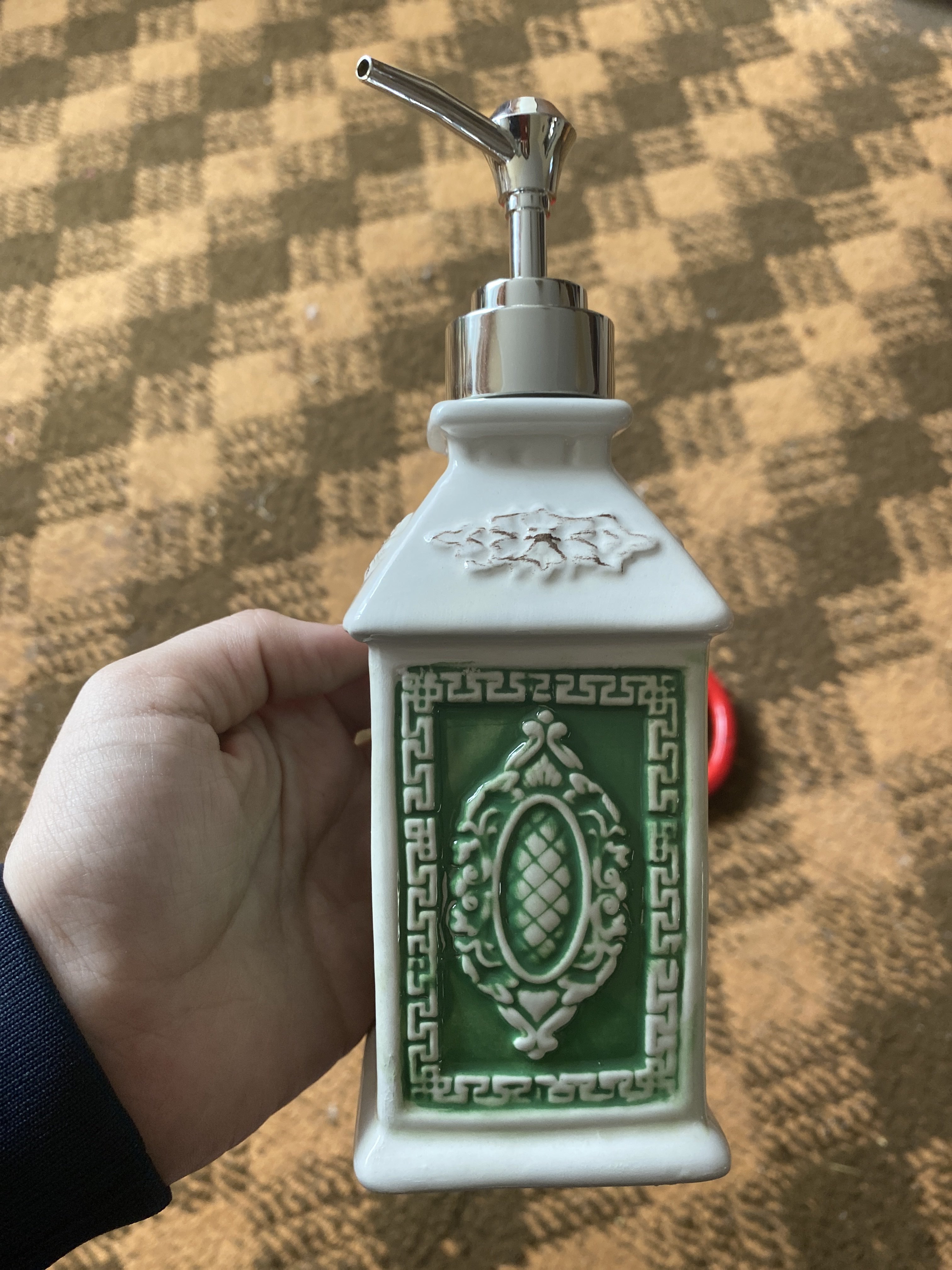 Фотография покупателя товара Дозатор для жидкого мыла Доляна «Эстет», 320 мл, цвет зелёный - Фото 1