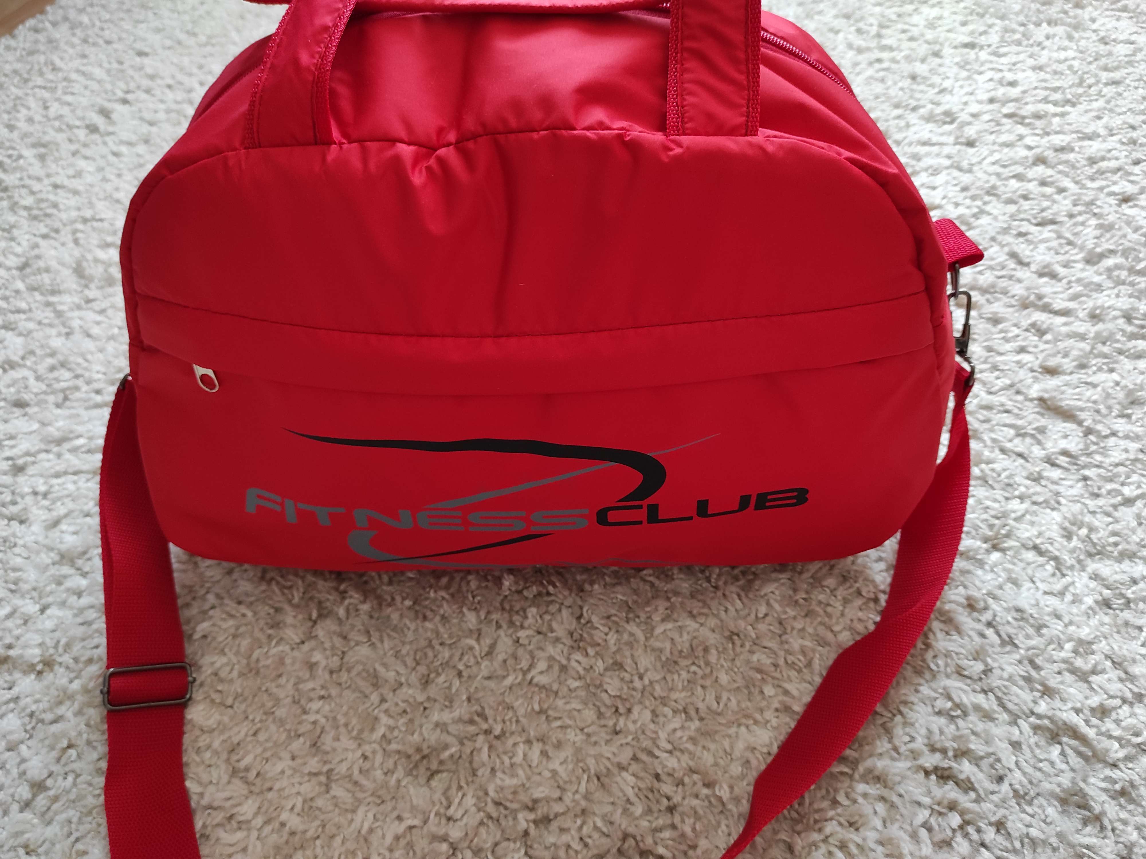 Фотография покупателя товара Сумка спортивная, отдел на молнии, наружный карман, цвет красный