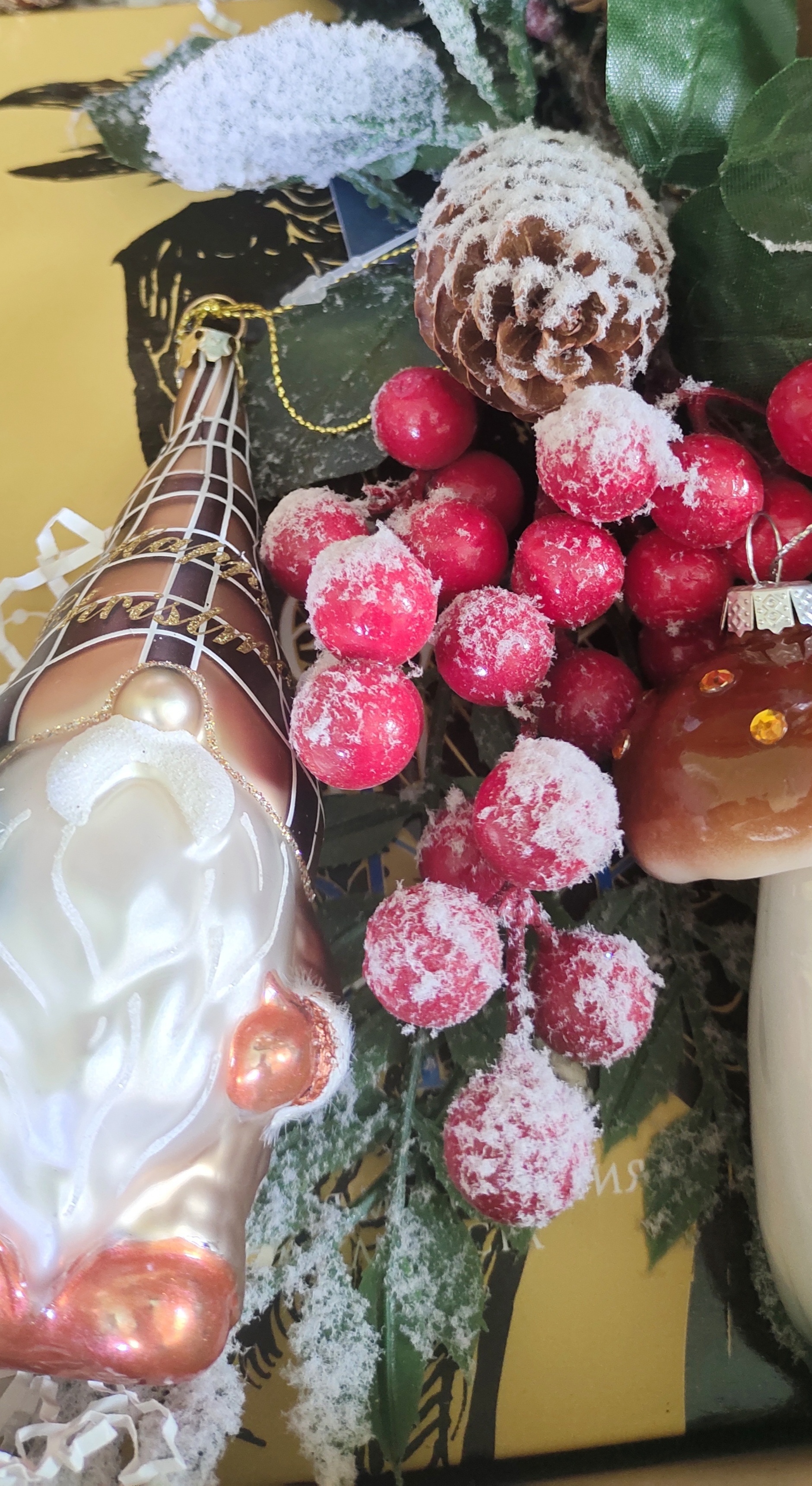 Фотография покупателя товара Декор "Зимние грезы" ветка листья ягоды шишка, 27 см - Фото 1