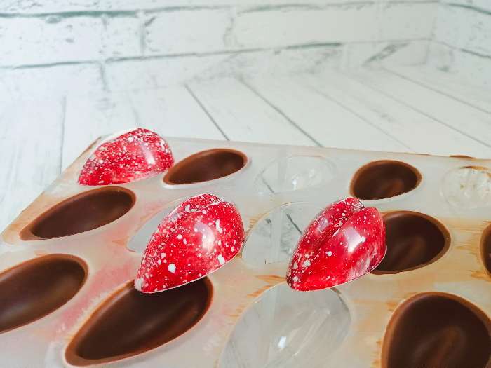 Фотография покупателя товара Форма для шоколада KONFINETTA «Шоколадное яйцо», 33×16,2 см, 21 ячейка - Фото 4