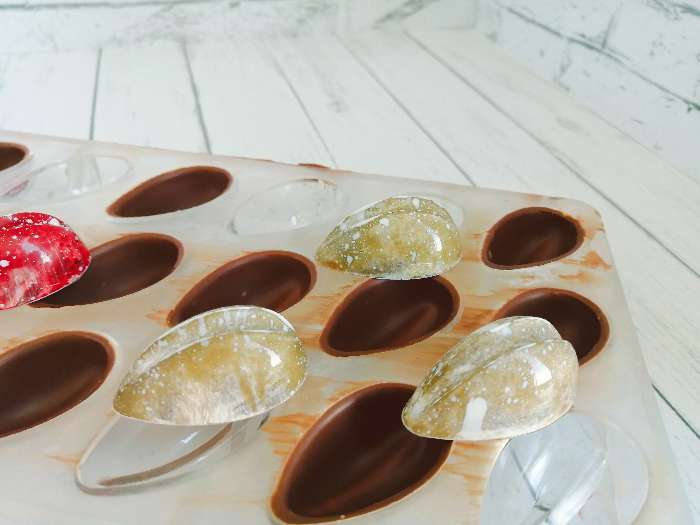 Фотография покупателя товара Форма для шоколада KONFINETTA «Шоколадное яйцо», 33×16,2 см, 21 ячейка - Фото 3