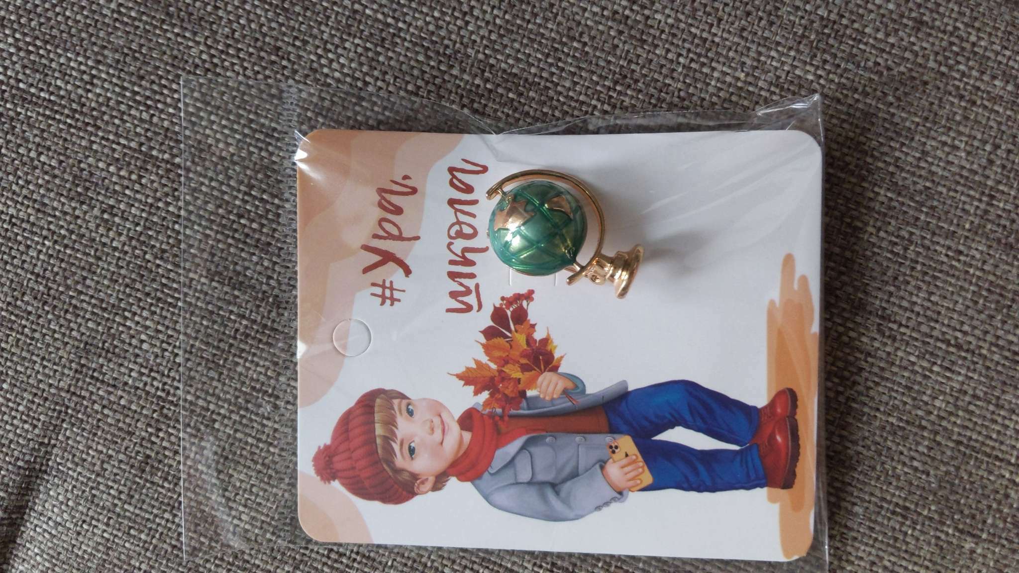 Фотография покупателя товара Брошь «Школа» глобус, цвет морской в золоте - Фото 3