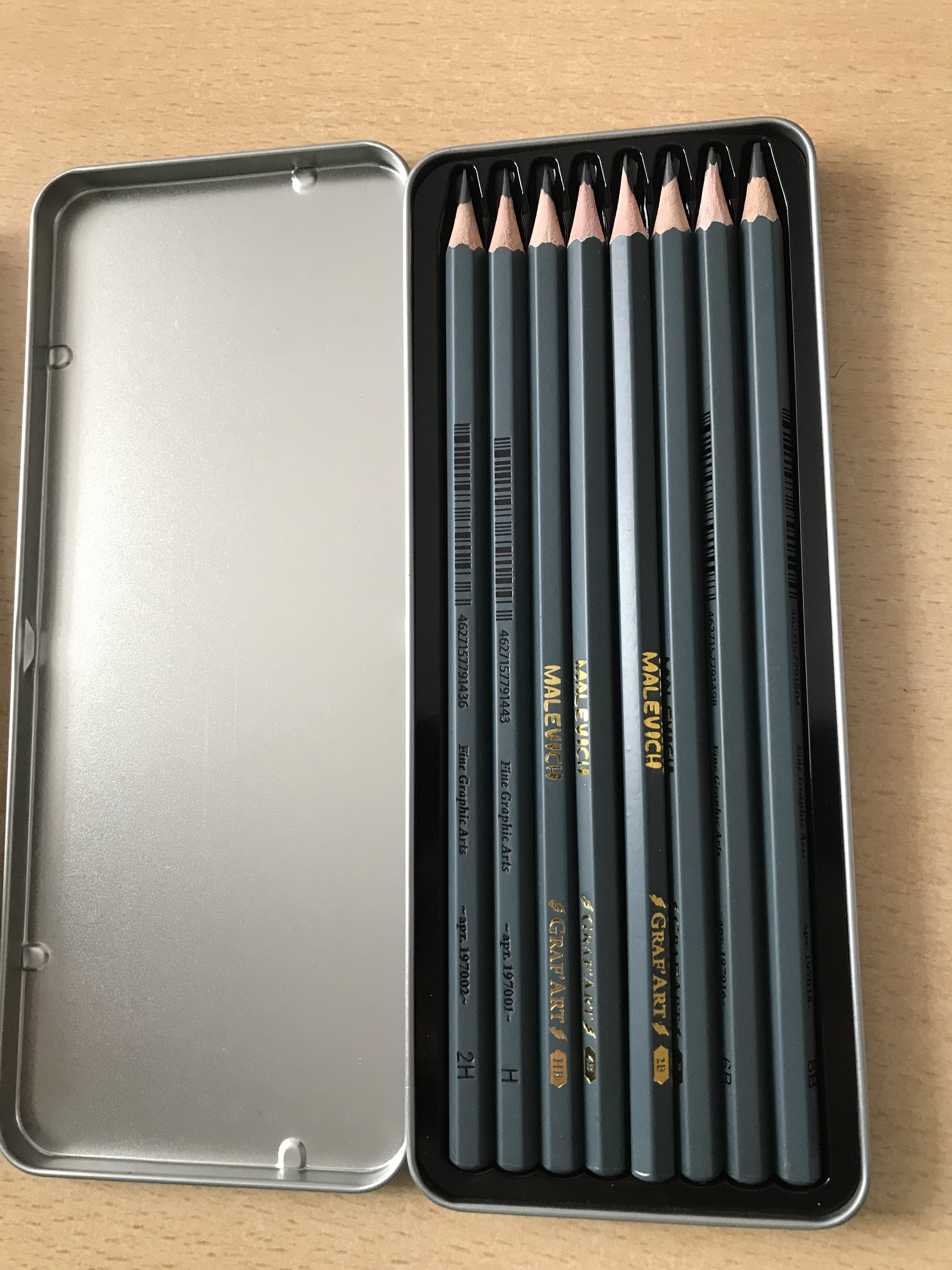 Фотография покупателя товара Набор чернографитных карандашей разной твёрдости "Малевичъ" Graf'Art, 8 штук, 8B-2H, в металлической коробке