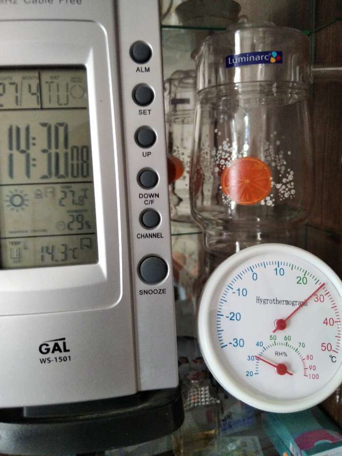 Фотография покупателя товара Термометр уличный, гигрометр, d=6.5 cм, белый