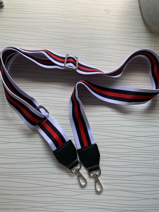 Фотография покупателя товара Ручка для сумки, стропа с кожаной вставкой, 140 × 3,8 см, цвет белый/чёрный/красный