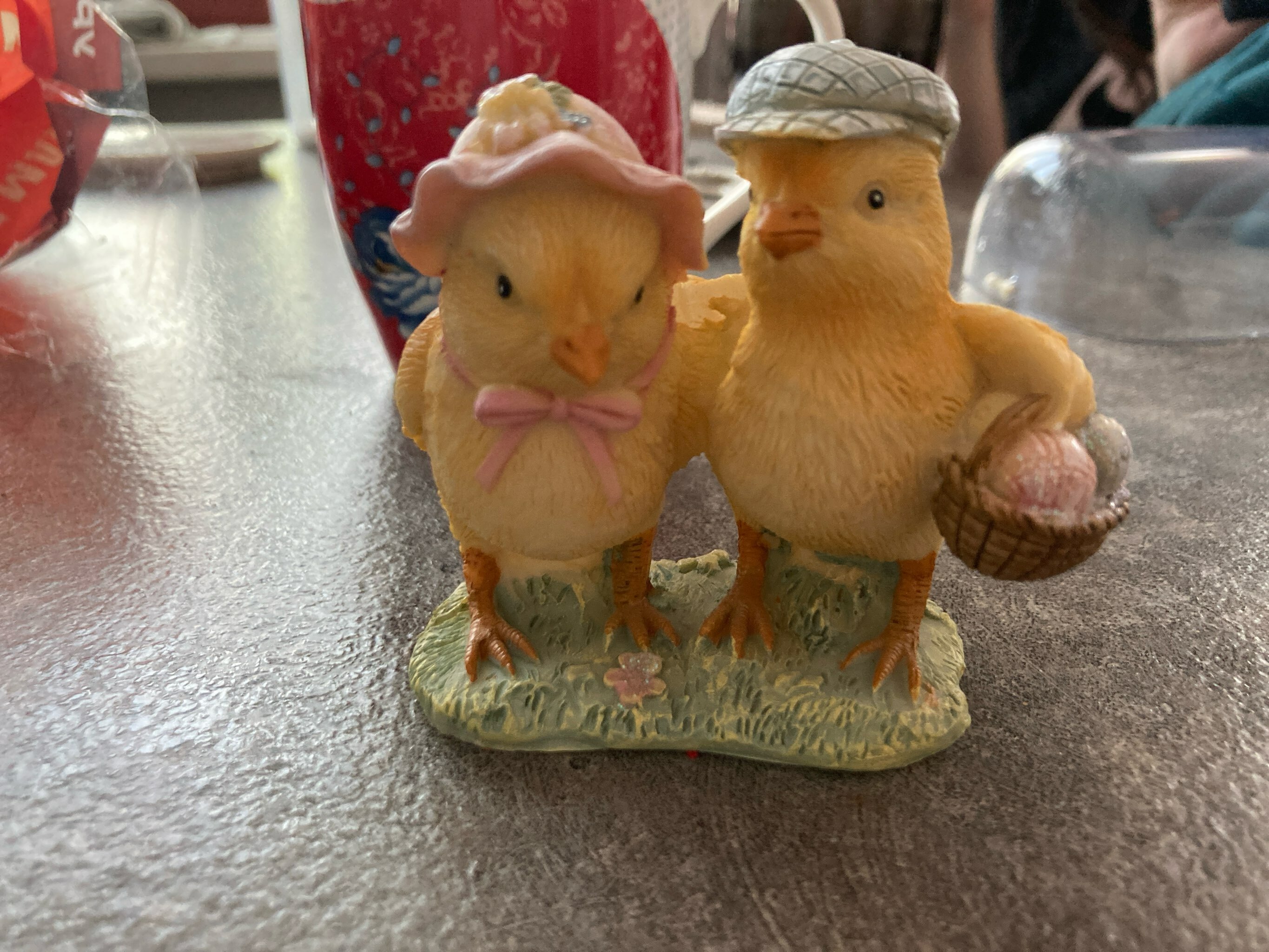 Фотография покупателя товара Фигурка полистоун «Нарядные цыплята», 8.5×6×7.5 см - Фото 1