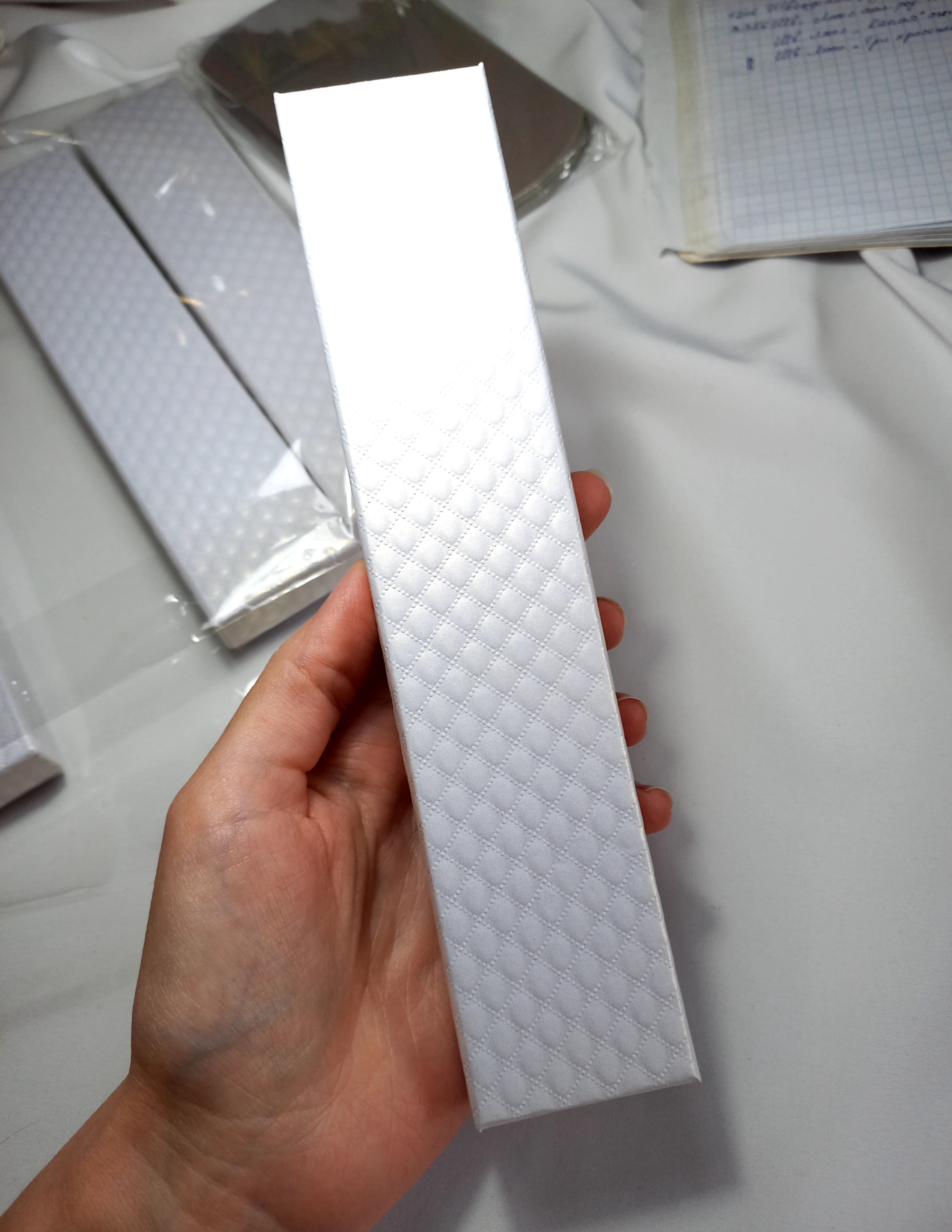 Фотография покупателя товара Коробочка подарочная под кольцо «Стёганая», 4×4, цвет белый - Фото 1