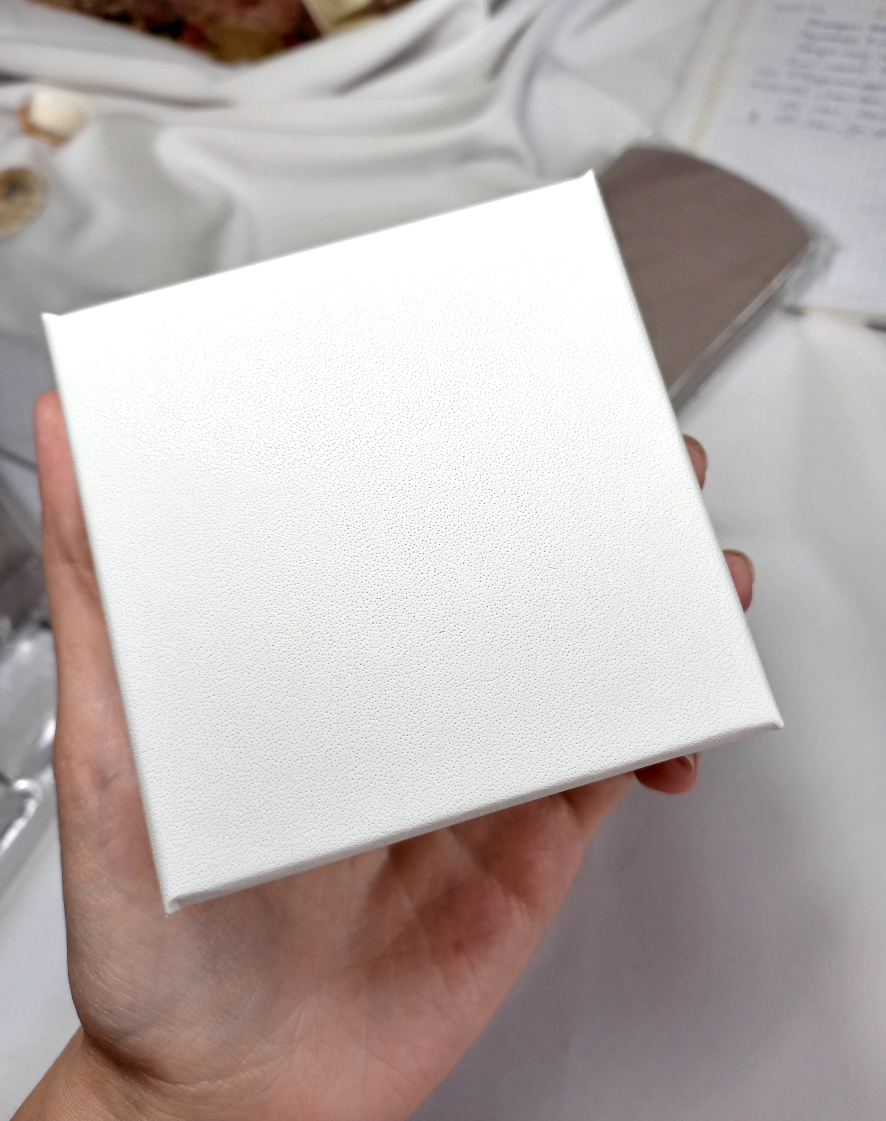 Фотография покупателя товара Коробочка подарочная под набор «Минимал, 9×9 см, цвет белый (размер полезной части 8,5×8,5 см) - Фото 4