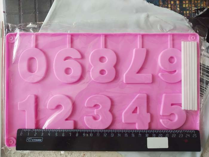 Фотография покупателя товара Форма для леденцов Доляна «Арифметика», силикон, 29×17 см, 10 ячеек (5×4 см), с палочками, цвет МИКС - Фото 12