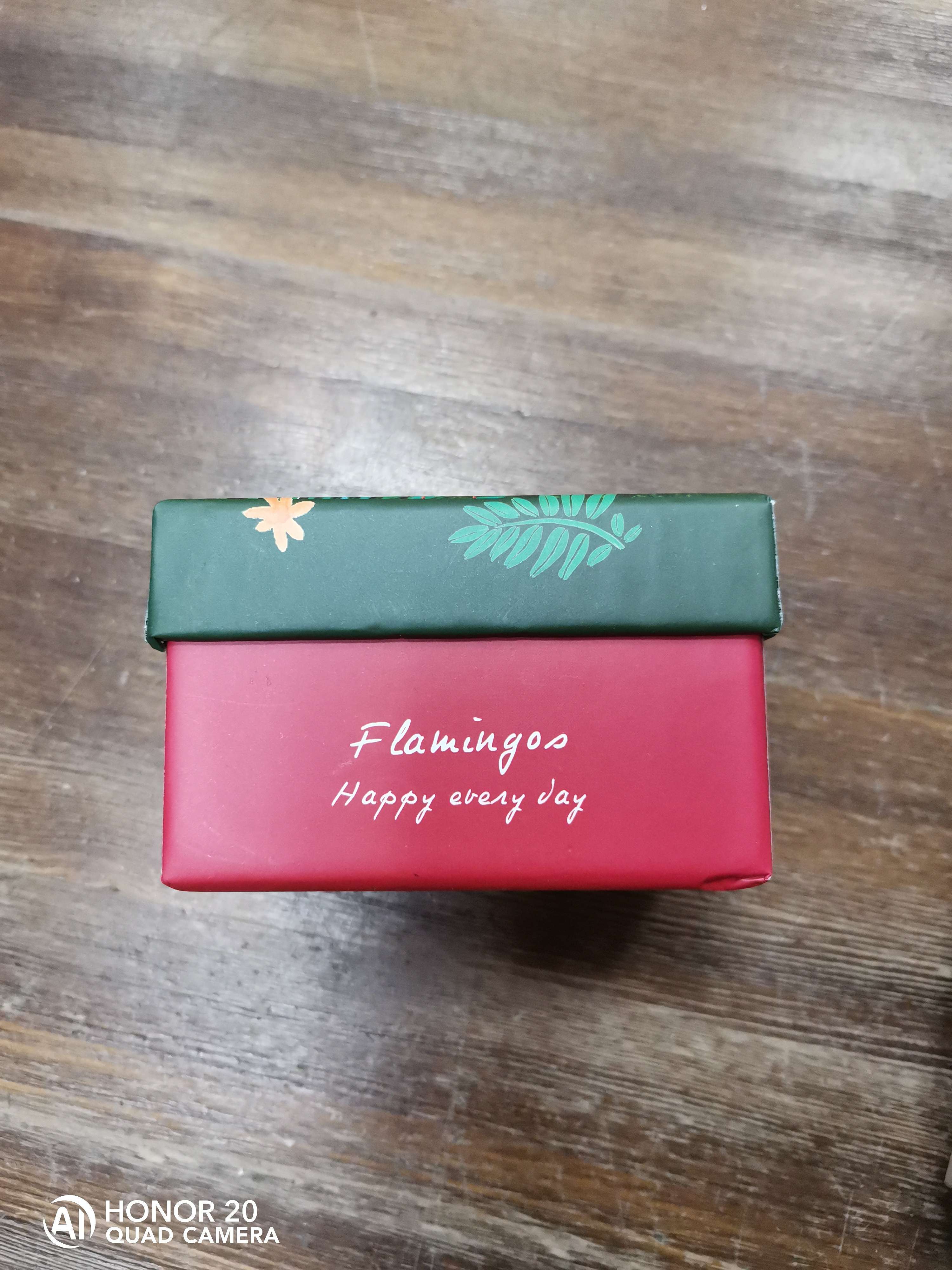 Фотография покупателя товара Коробка подарочная "Фламинго", красно-зелёный, 10 х 7,5 х 6,5 см - Фото 4