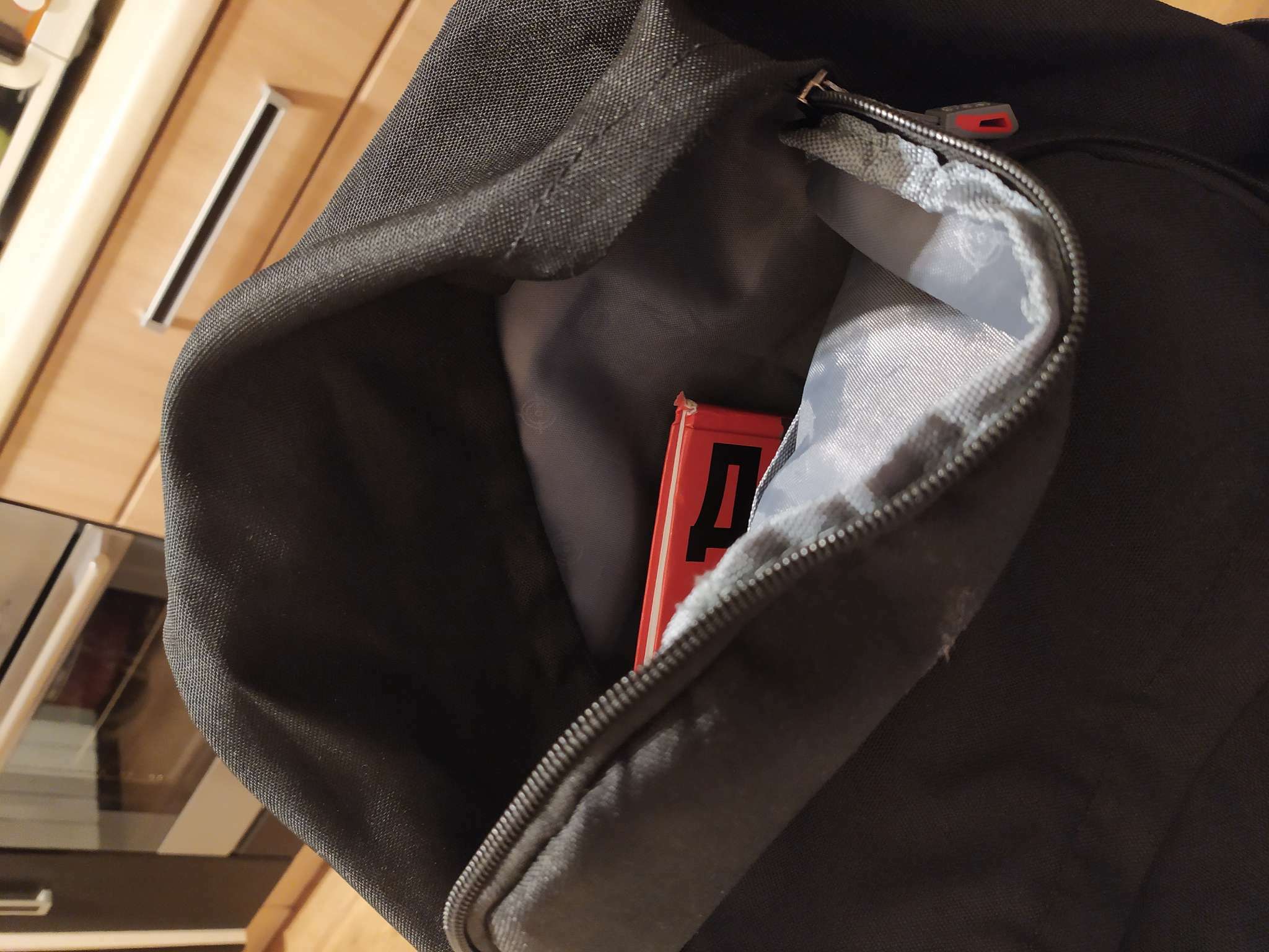 Фотография покупателя товара Рюкзак школьный из текстиля на молнии, 2 кармана, цвет чёрный - Фото 1