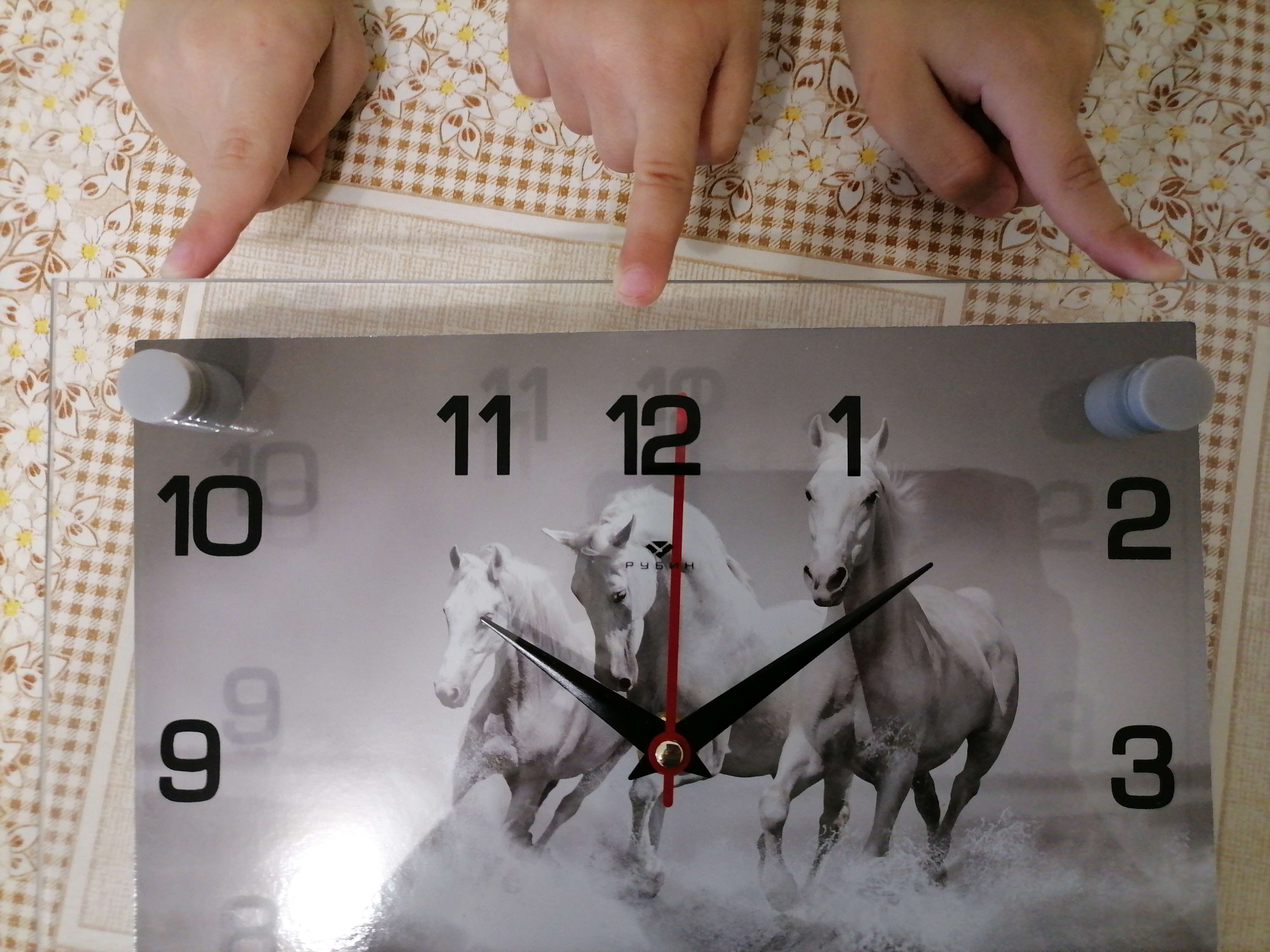Фотография покупателя товара Часы настенные, интерьерные "Тройка лошадей", бесшумные, 20 х 26 см - Фото 5