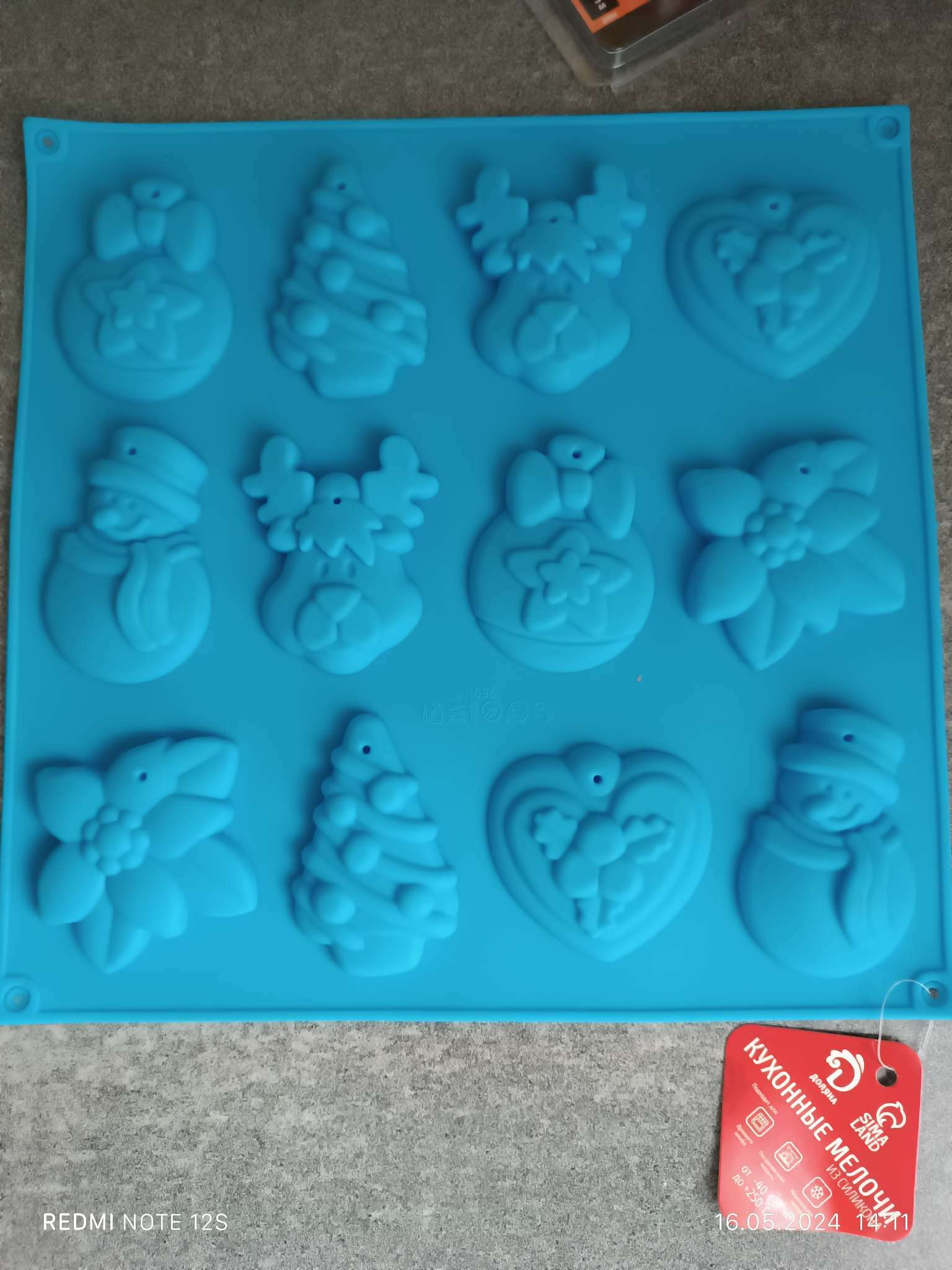 Фотография покупателя товара Форма для украшений 3D Доляна «Ёлочные игрушки», силикон, 30×30 см, 12 ячеек, цвет синий - Фото 1
