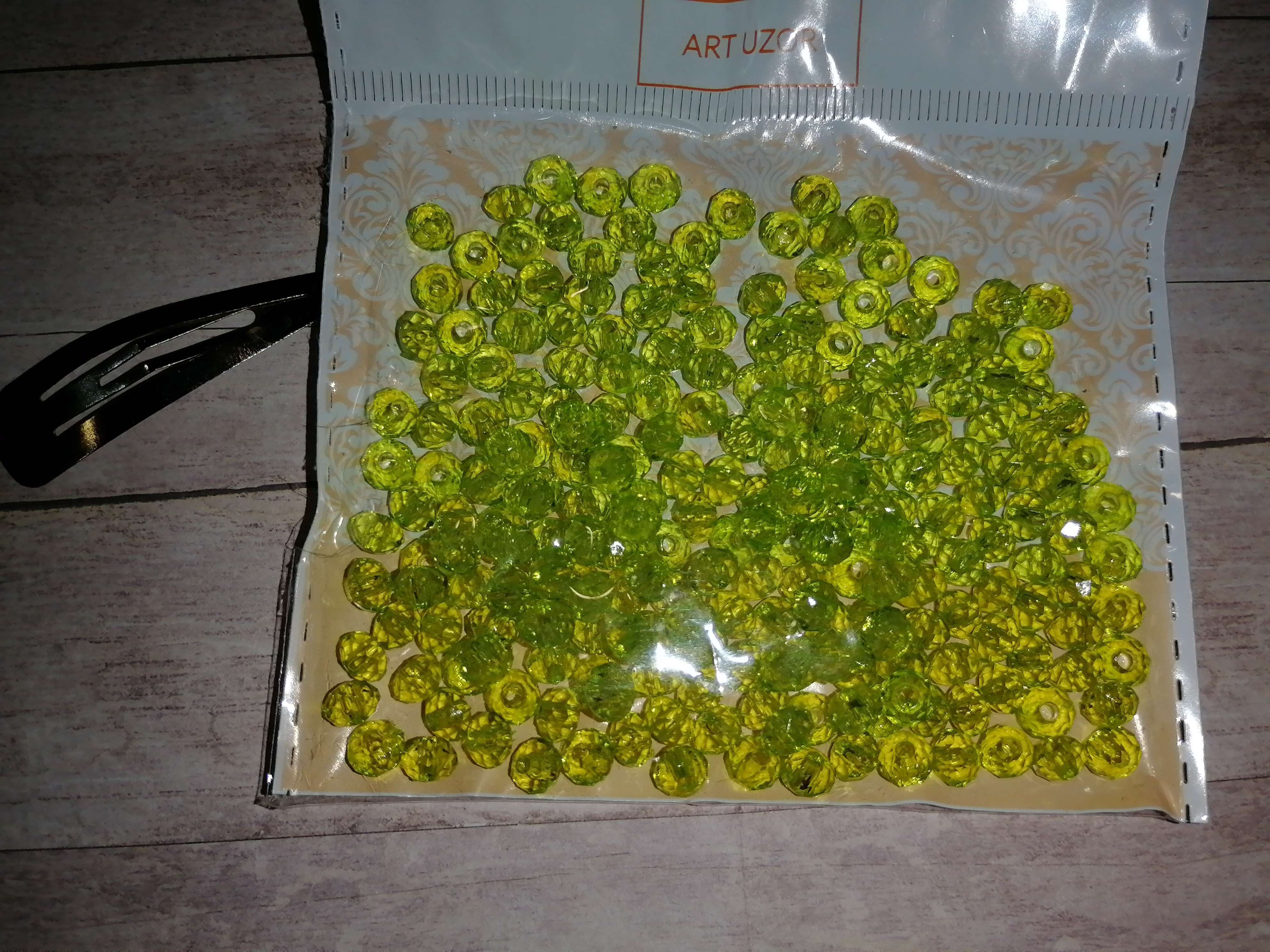 Фотография покупателя товара Бусины для творчества пластик "Кристалл с гранями светло-зелёный" набор 20 гр 0,4х0,6х0,6 см   51317