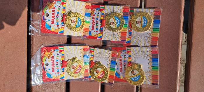 Фотография покупателя товара Медаль детская на выпускной «Выпускник детского сада 2026», d=5.5 см, с лентой - Фото 5