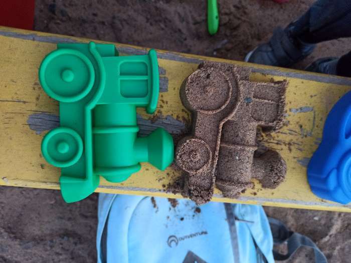 Фотография покупателя товара Набор для игры в песке №68, 4 формочки для песка, цвета МИКС