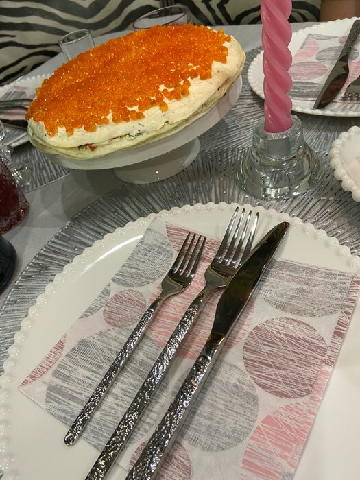 Фотография покупателя товара Подставка для тортов и десертов фарфоровая Доляна «Глория», d=21,5 см, цвет белый