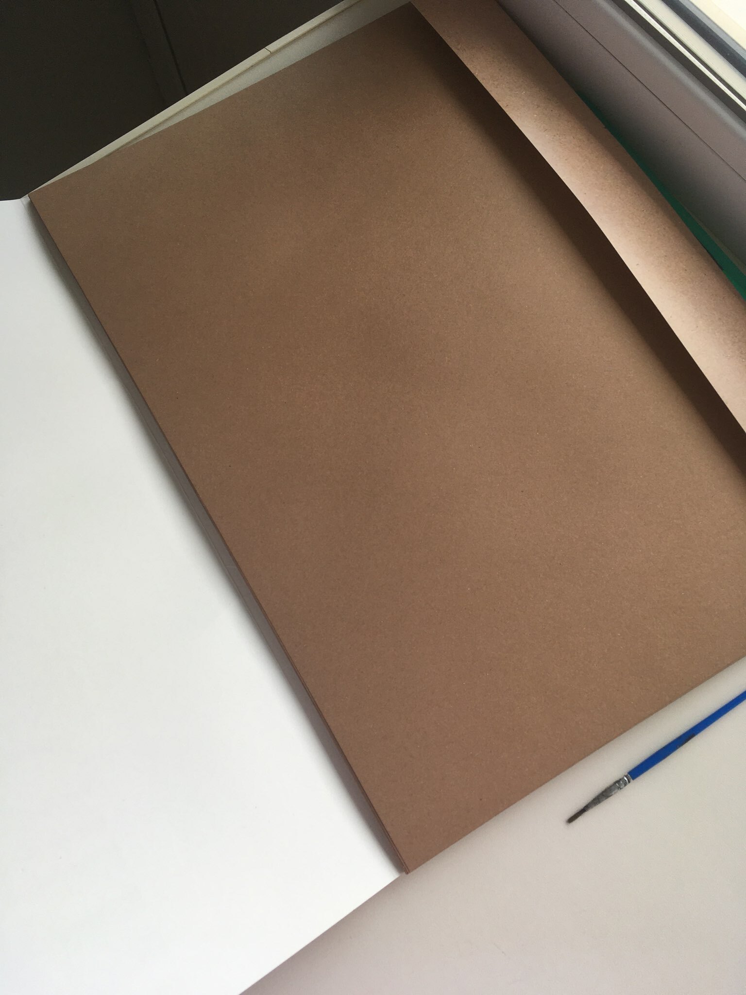 Фотография покупателя товара Крафт-бумага для рисования, графики и эскизов А3, 20 листов (300х420 мм), 175 г/м², в крафт папке, коричневая/серая