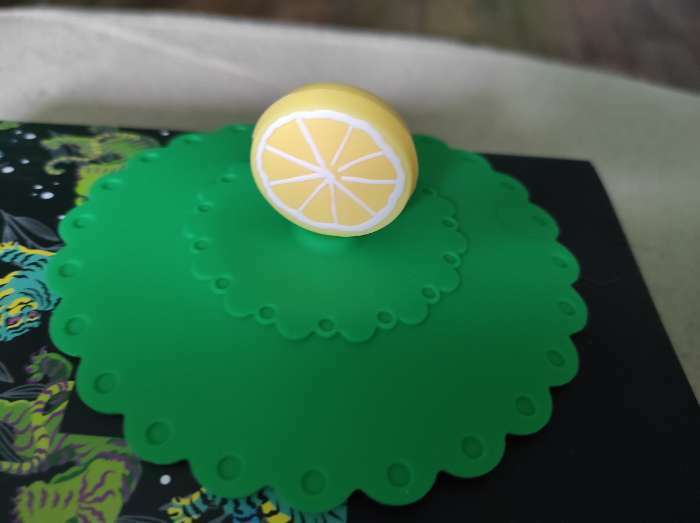 Фотография покупателя товара Крышка - непроливайка силиконовая Доляна «Лимон» d=11 см, цвет зелёный - Фото 2