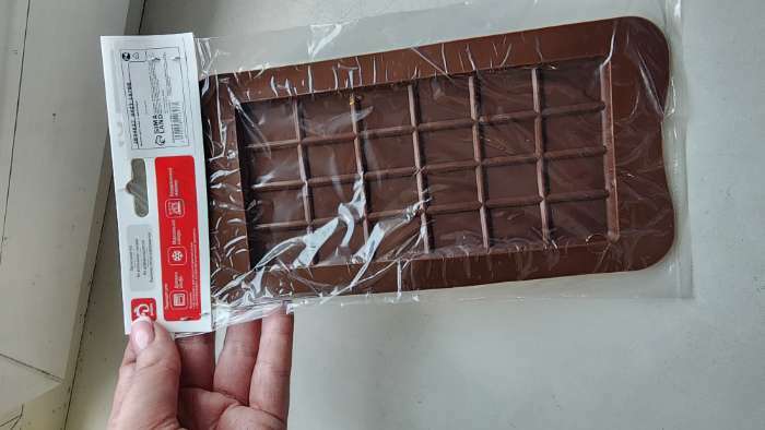 Фотография покупателя товара Форма для шоколада Доляна «Плитка», силикон, 22.5×10.5×0.2 см, 24 ячейки (2×2.5 см), коричневая