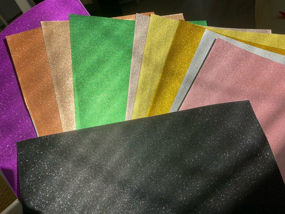 Фотография покупателя товара Набор бумаги цветной самоклеящаяся перламутровой, формат А4, 10 листов, 10 цветов - Фото 3